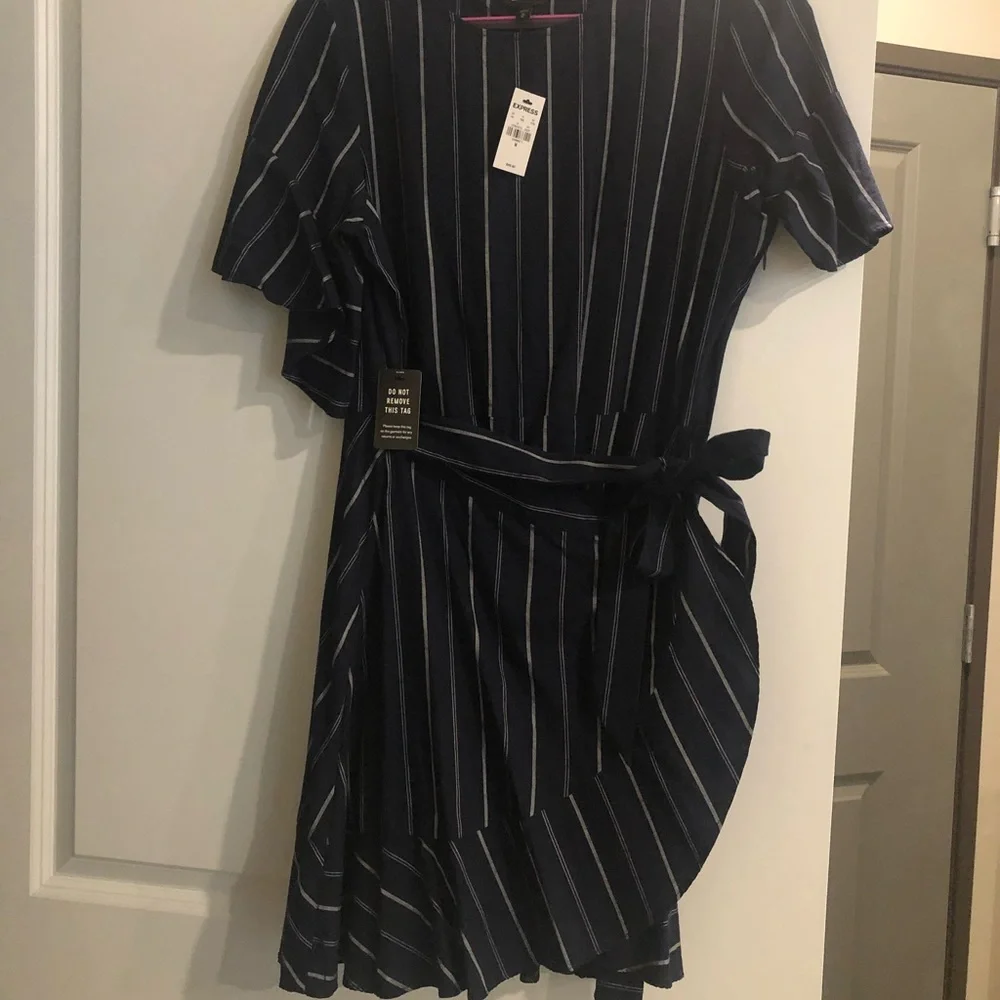 Striped Express Dress size medium NWT - Picture 1 of 5